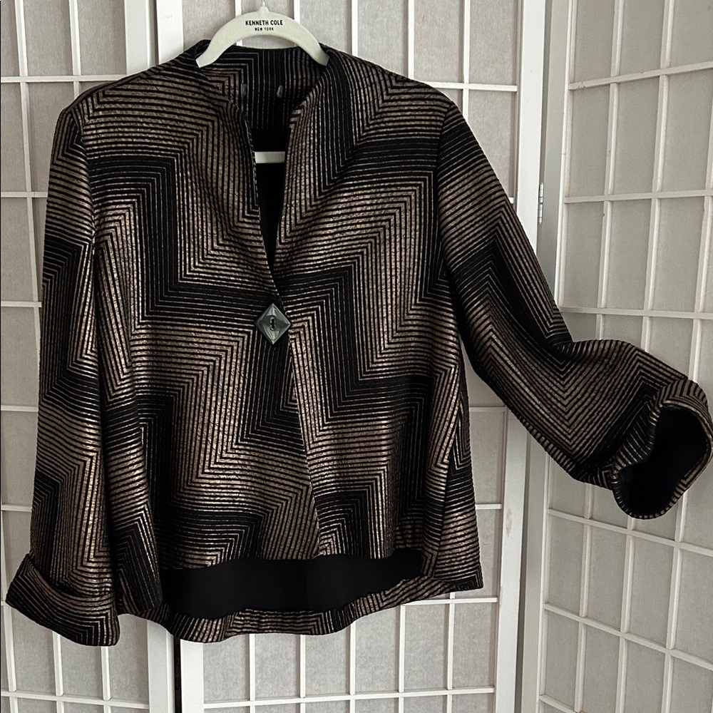 Black & Gold Lightweight Swing Jacket